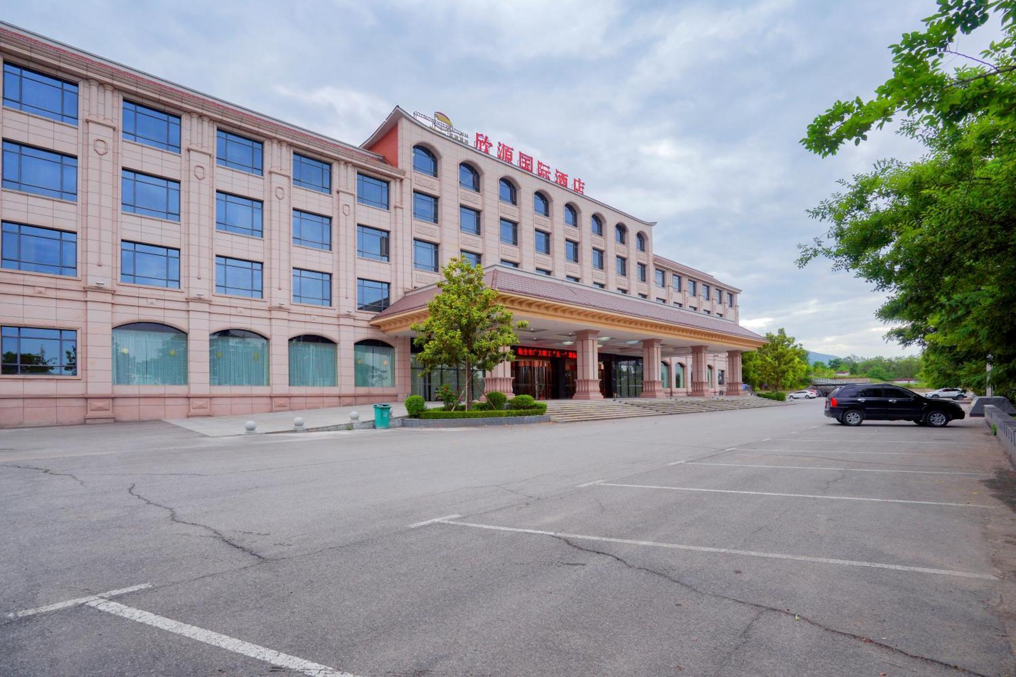 Huashan Xinghe International Hotel Huayin Экстерьер фото